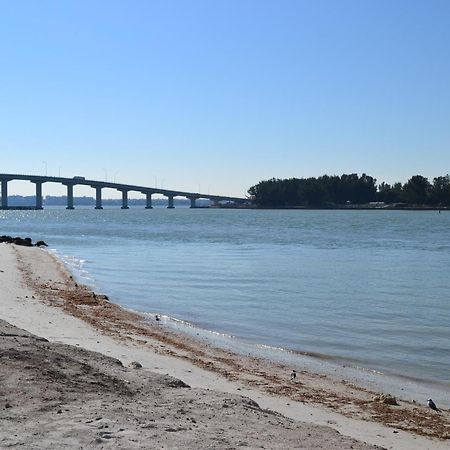 Gulfview Hotel - On The Beach Клиъруотър Бийч Екстериор снимка