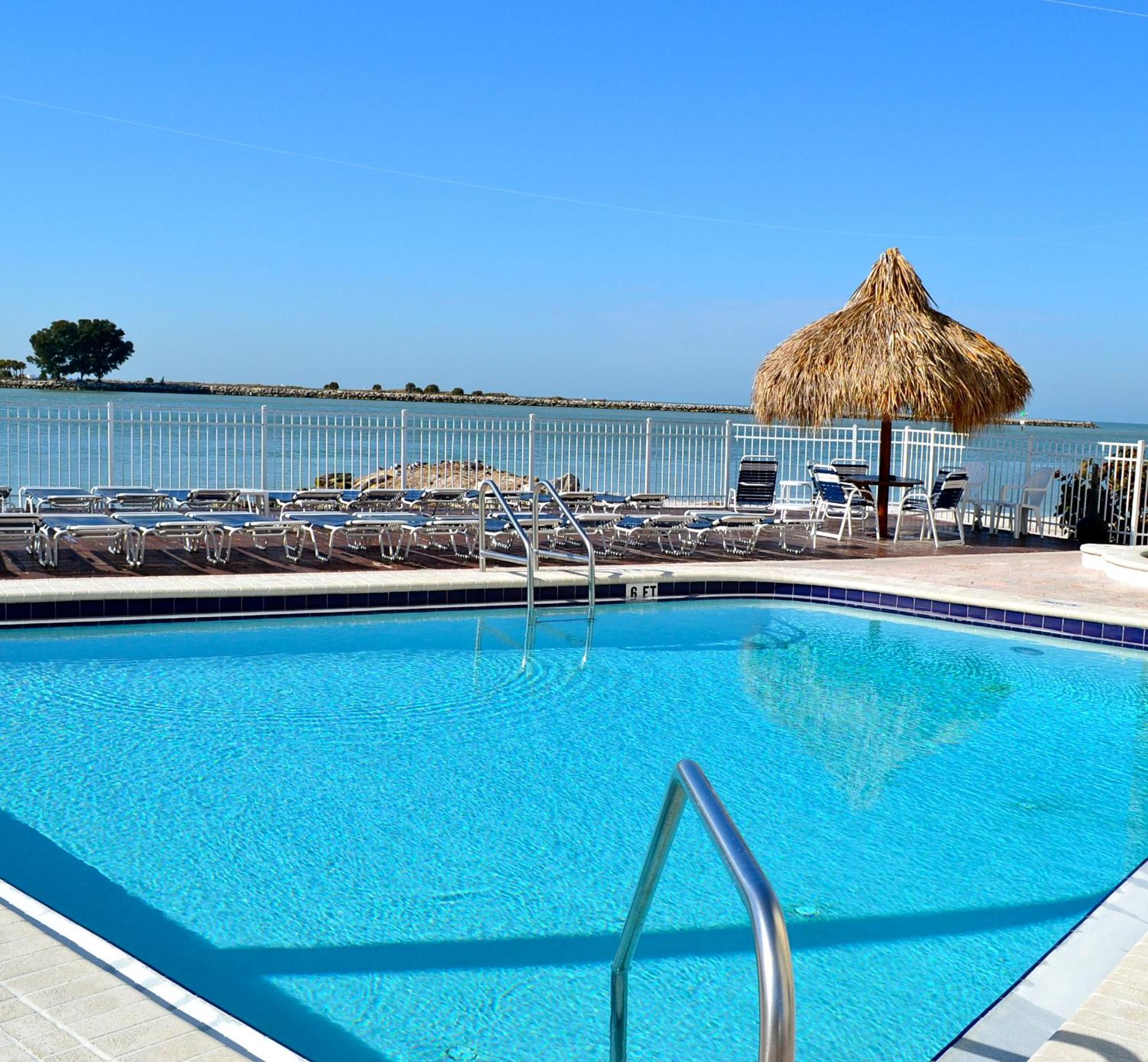 Gulfview Hotel - On The Beach Клиъруотър Бийч Екстериор снимка