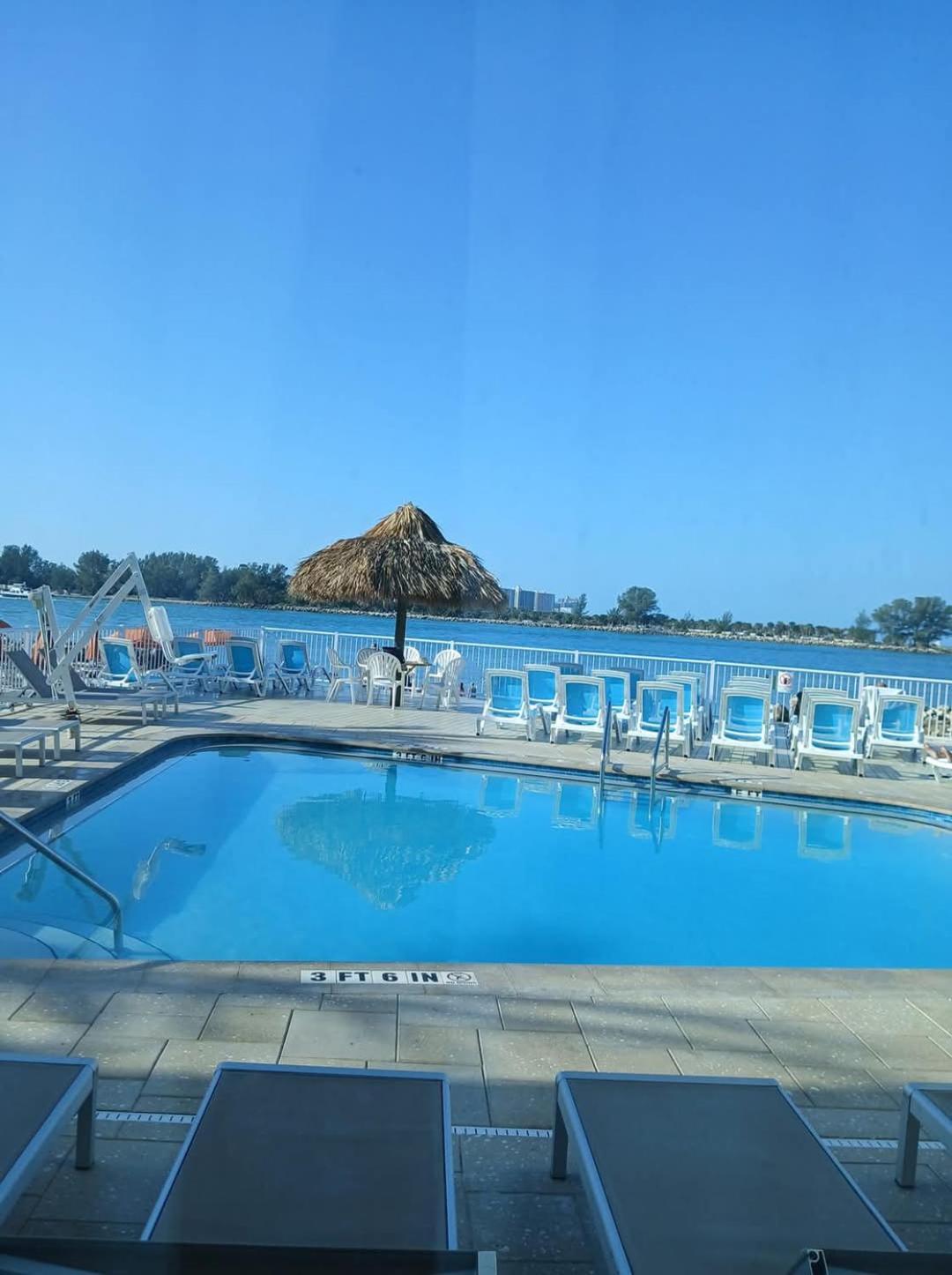Gulfview Hotel - On The Beach Клиъруотър Бийч Екстериор снимка