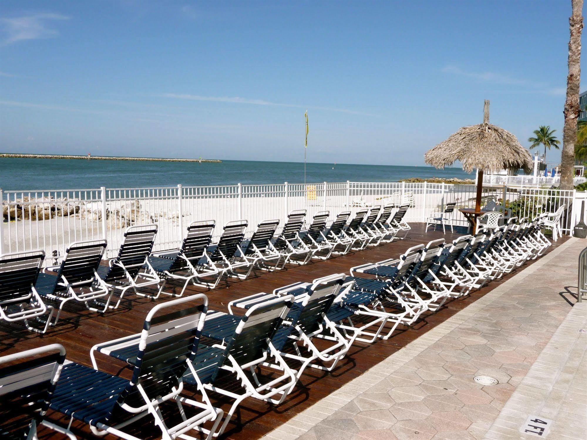 Gulfview Hotel - On The Beach Клиъруотър Бийч Екстериор снимка